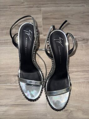 Giuseppe ZanottiBellatriks leather sandals